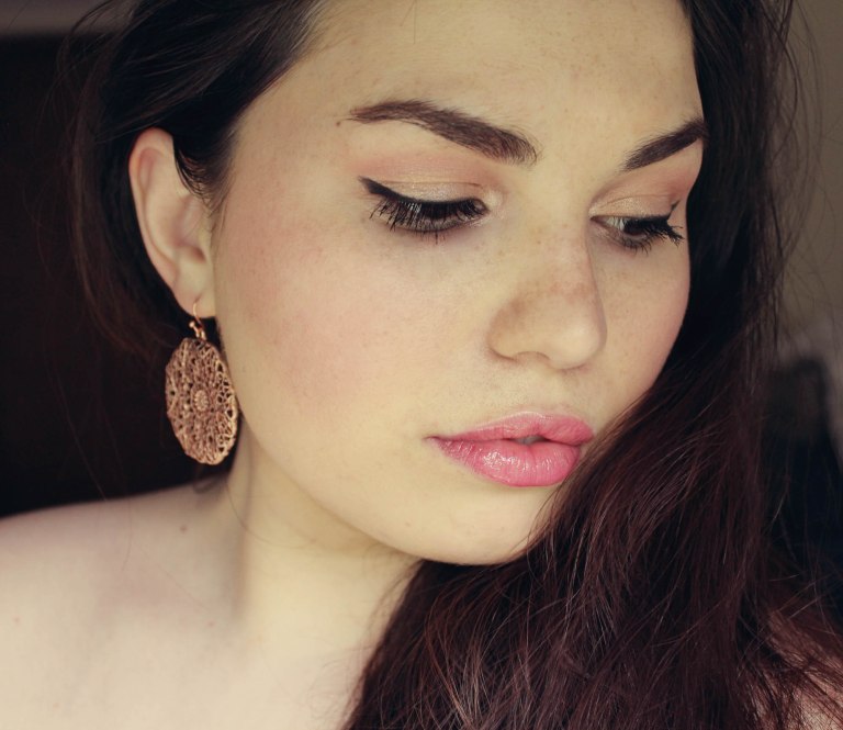 Face Of The Day | Sunset Eyes and Pink Lips